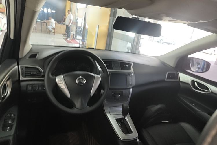 Used Nissan Sylphy 2014 1.6XV CVT Deluxe Edition Center Console