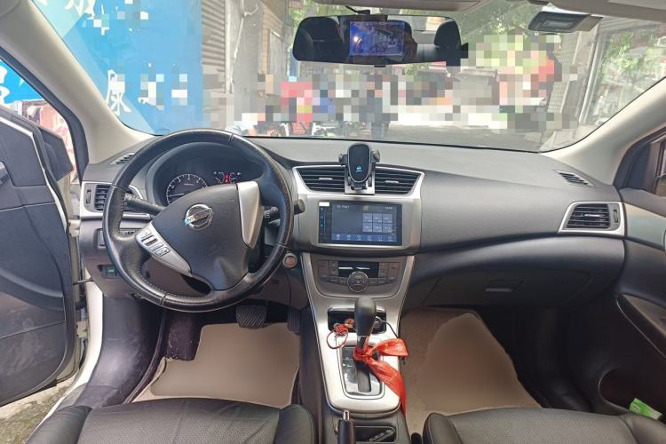Used Nissan Sylphy 2014 1.6XV CVT Deluxe Edition Center Console