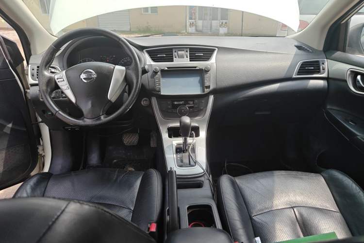 Used Nissan Sylphy 2014 1.6XV CVT Deluxe Edition Center Console