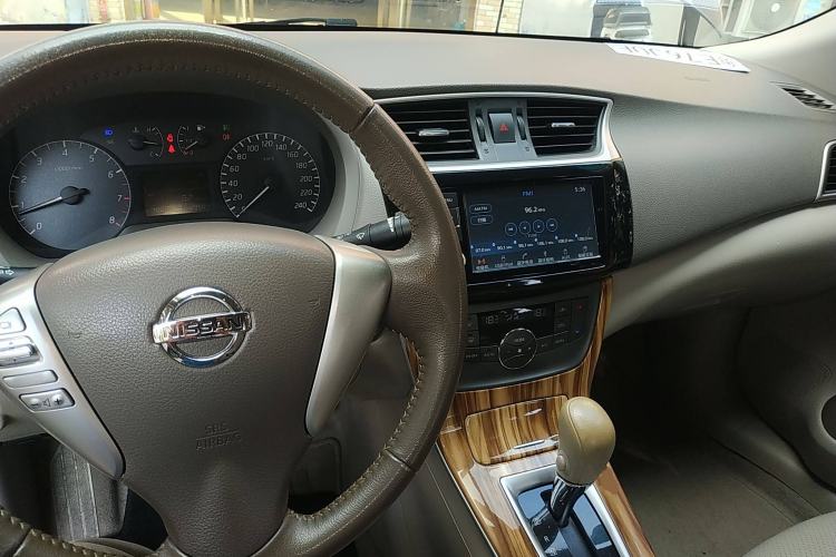 Used Nissan Sylphy 2014 1.6XV CVT Deluxe Edition Center Console
