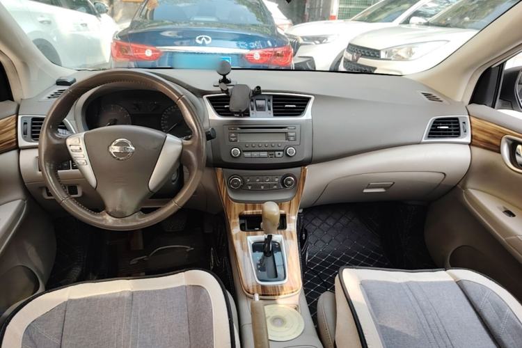 Used Nissan Sylphy 2014 1.6XV CVT Deluxe Edition Center Console