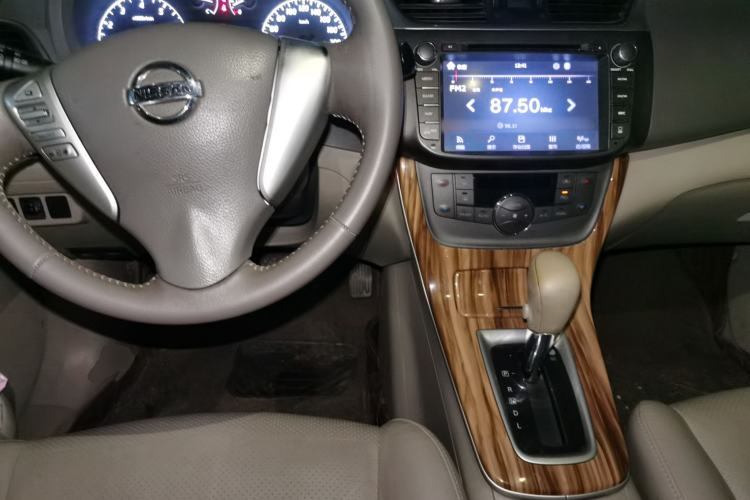 Used Nissan Sylphy 2014 1.6XV CVT Deluxe Edition Center Console