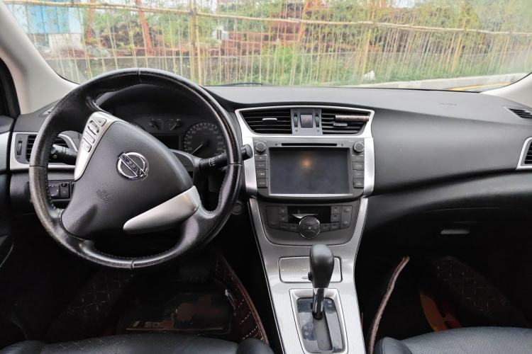 Used Nissan Sylphy 2014 1.6XV CVT Deluxe Edition Center Console