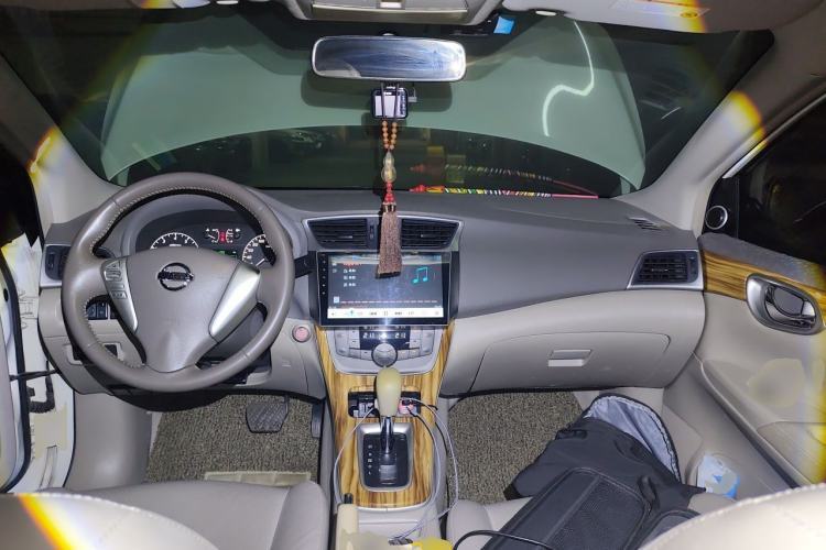 Used Nissan Sylphy 2014 1.6XV CVT Deluxe Edition Center Console
