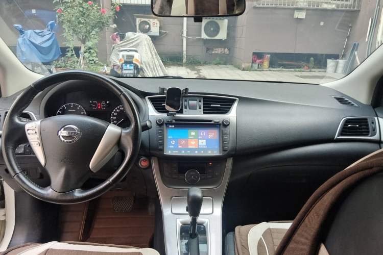 Used Nissan Sylphy 2014 1.6XV CVT Deluxe Edition Center Console