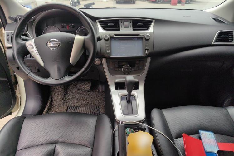 Used Nissan Sylphy 2014 1.6XV CVT Deluxe Edition Center Console