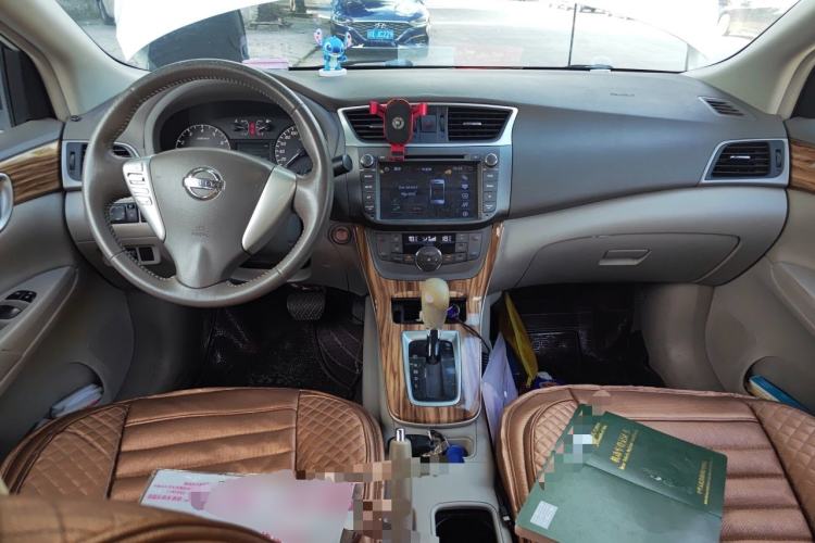 Used Nissan Sylphy 2014 1.6XV CVT Deluxe Edition Center Console