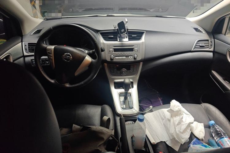 Used Nissan Sylphy 2014 1.6XV CVT Deluxe Edition Center Console