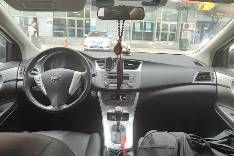 Used Nissan Sylphy 2014 1.6XV CVT Deluxe Edition Center Console