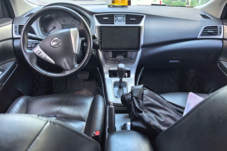 Used Nissan Sylphy 2014 1.6XV CVT Deluxe Edition Center Console