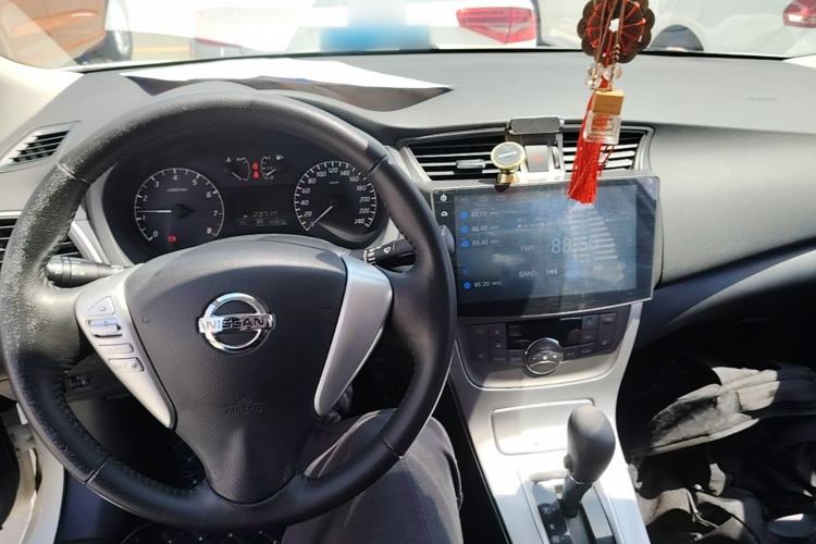 Used Nissan Sylphy 2014 1.6XV CVT Deluxe Edition Center Console