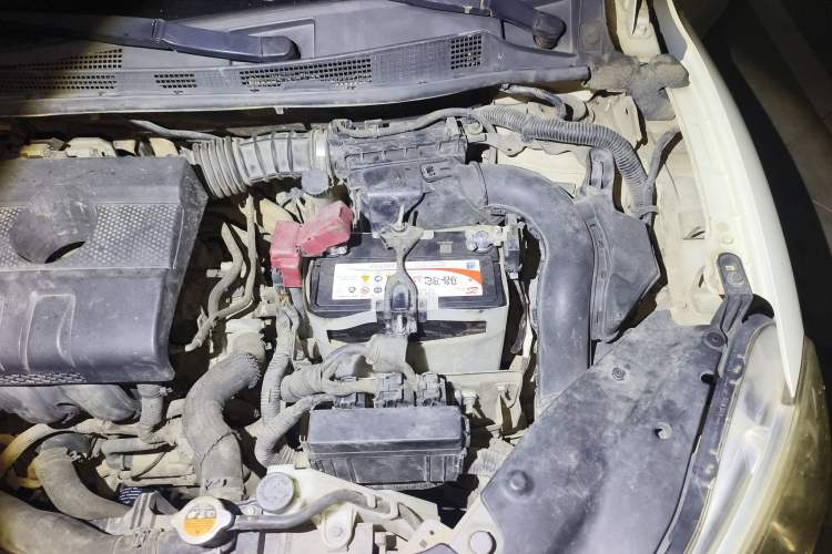 Used Nissan Sylphy 2014 1.6XV CVT Deluxe Edition Engine Bay Left