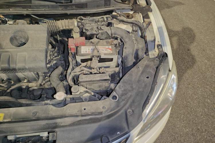 Used Nissan Sylphy 2014 1.6XV CVT Deluxe Edition Engine Bay Left