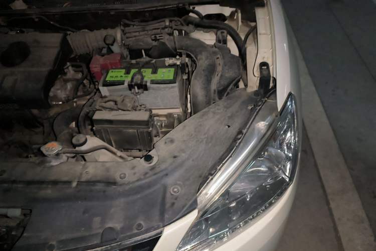 Used Nissan Sylphy 2014 1.6XV CVT Deluxe Edition Engine Bay Left