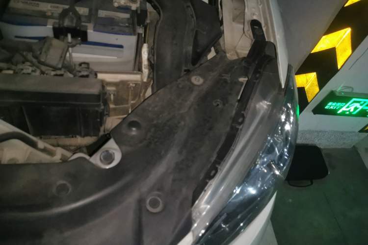 Used Nissan Sylphy 2014 1.6XV CVT Deluxe Edition Engine Bay Left