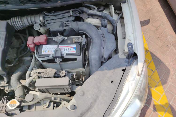Used Nissan Sylphy 2014 1.6XV CVT Deluxe Edition Engine Bay Left