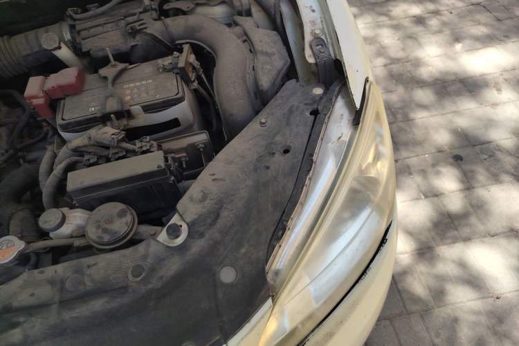 Used Nissan Sylphy 2014 1.6XV CVT Deluxe Edition Engine Bay Left