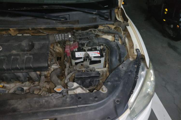 Used Nissan Sylphy 2014 1.6XV CVT Deluxe Edition Engine Bay Left