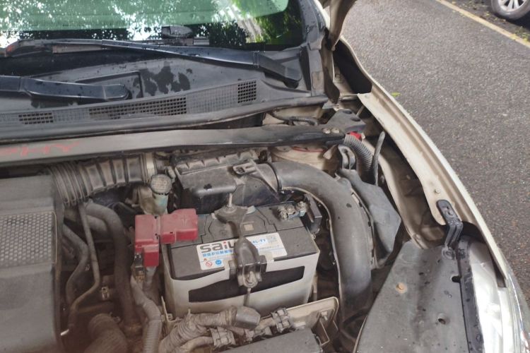 Used Nissan Sylphy 2014 1.6XV CVT Deluxe Edition Engine Bay Left