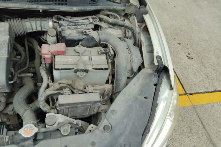 Used Nissan Sylphy 2014 1.6XV CVT Deluxe Edition Engine Bay Left
