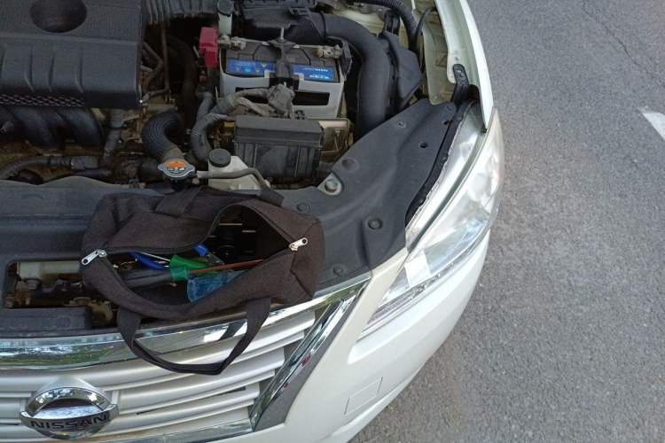 Used Nissan Sylphy 2014 1.6XV CVT Deluxe Edition Engine Bay Left