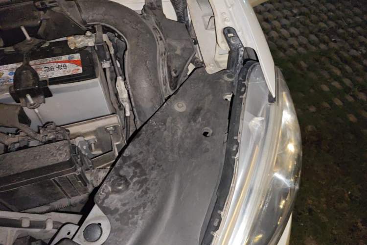 Used Nissan Sylphy 2014 1.6XV CVT Deluxe Edition Engine Bay Left