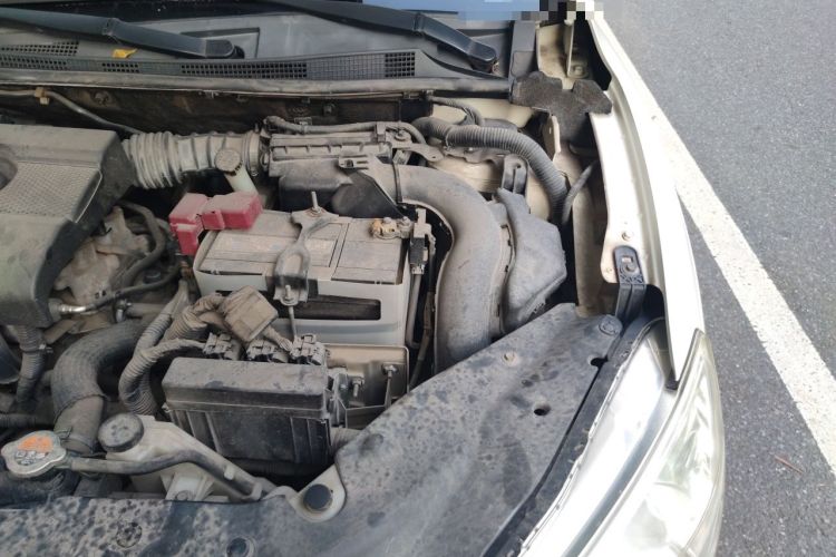 Used Nissan Sylphy 2014 1.6XV CVT Deluxe Edition Engine Bay Left