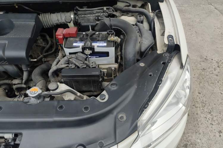 Used Nissan Sylphy 2014 1.6XV CVT Deluxe Edition Engine Bay Left