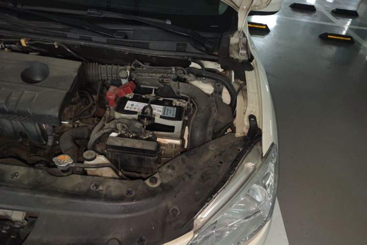 Used Nissan Sylphy 2014 1.6XV CVT Deluxe Edition Engine Bay Left
