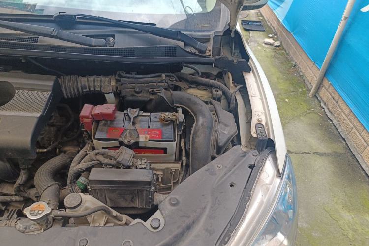 Used Nissan Sylphy 2014 1.6XV CVT Deluxe Edition Engine Bay Left