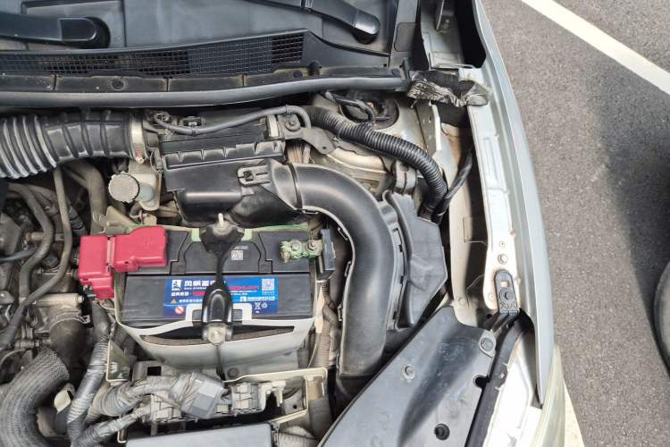 Used Nissan Sylphy 2014 1.6XV CVT Deluxe Edition Engine Bay Left