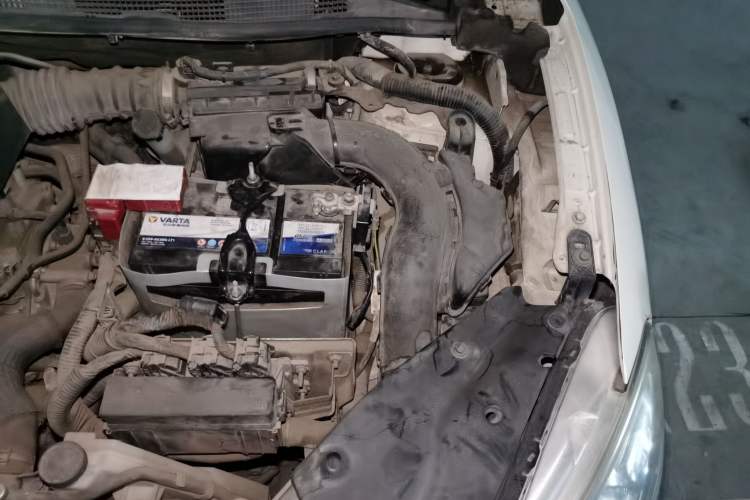 Used Nissan Sylphy 2014 1.6XV CVT Deluxe Edition Engine Bay Left