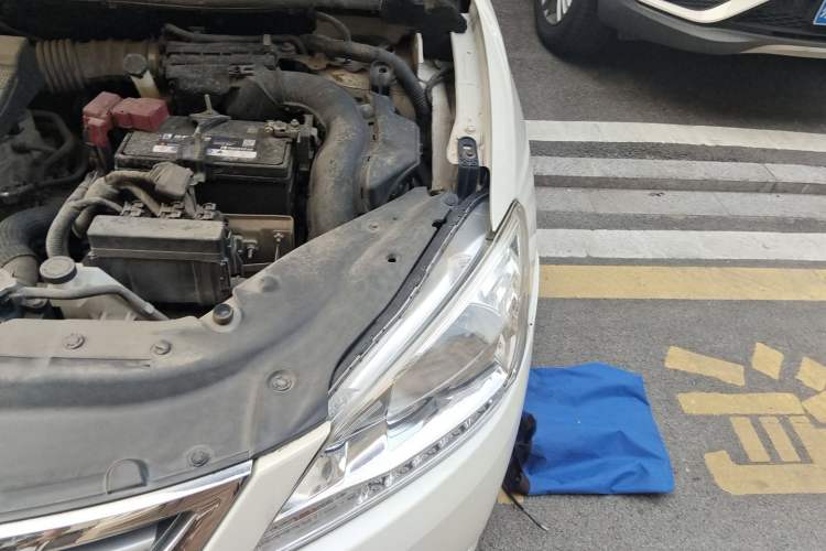 Used Nissan Sylphy 2014 1.6XV CVT Deluxe Edition Engine Bay Left