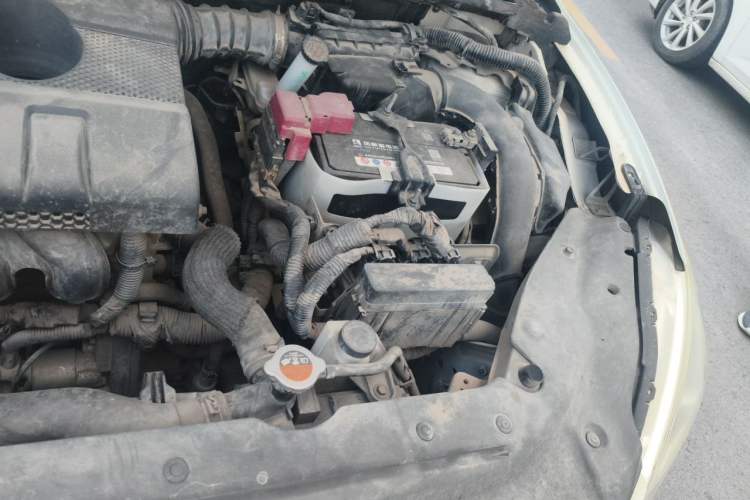 Used Nissan Sylphy 2014 1.6XV CVT Deluxe Edition Engine Bay Left