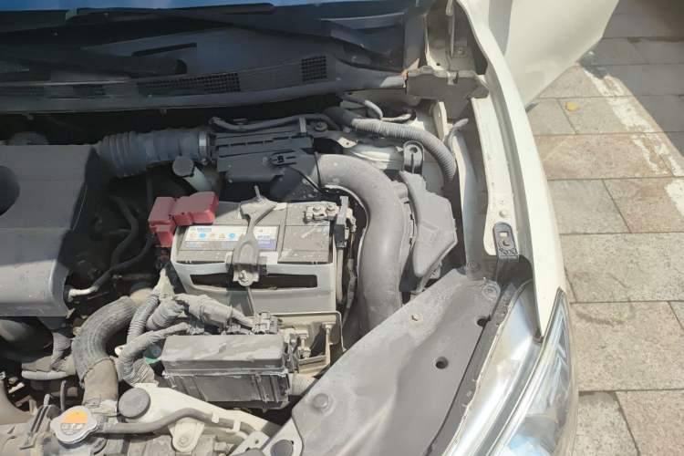 Used Nissan Sylphy 2014 1.6XV CVT Deluxe Edition Engine Bay Left