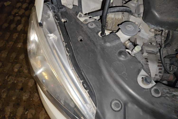 Used Nissan Sylphy 2014 1.6XV CVT Deluxe Edition Engine Bay Right