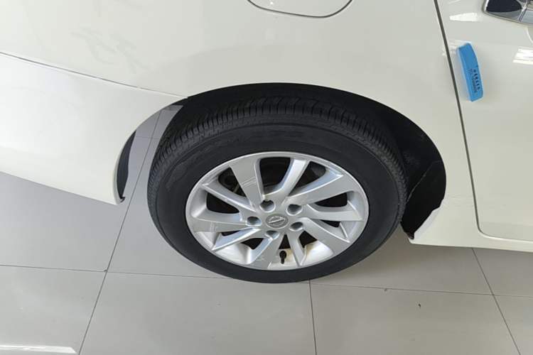 Used Nissan Sylphy 2014 1.6XV CVT Deluxe Edition Exterior 5