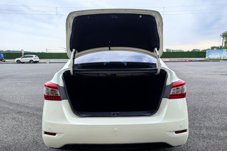 Used Nissan Sylphy 2014 1.6XV CVT Deluxe Edition Exterior 8