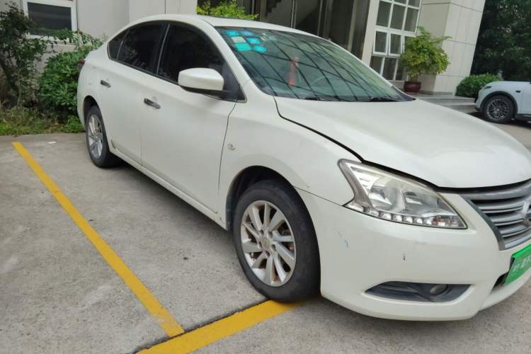 Used Nissan Sylphy 2014 1.6XV CVT Deluxe Edition Front Right 45 Deg