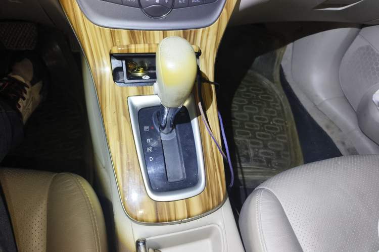 Used Nissan Sylphy 2014 1.6XV CVT Deluxe Edition Gear Lever