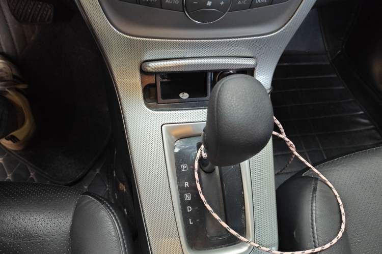 Used Nissan Sylphy 2014 1.6XV CVT Deluxe Edition Gear Lever