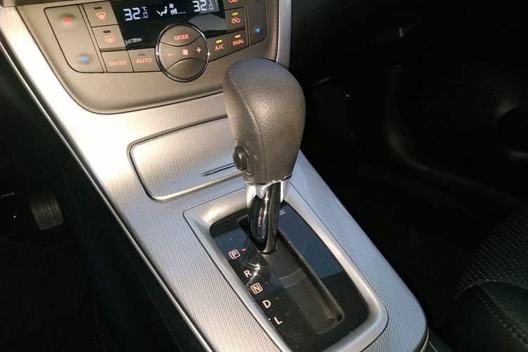 Used Nissan Sylphy 2014 1.6XV CVT Deluxe Edition Gear Lever