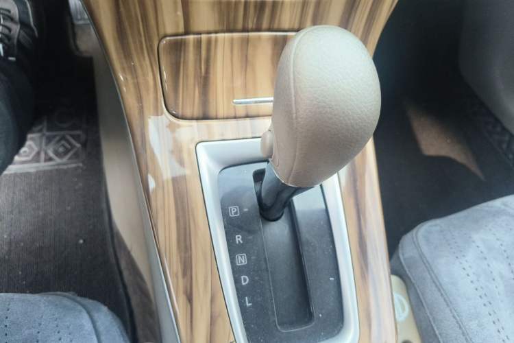 Used Nissan Sylphy 2014 1.6XV CVT Deluxe Edition Gear Lever