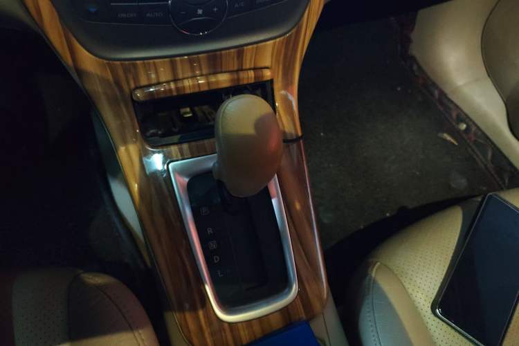 Used Nissan Sylphy 2014 1.6XV CVT Deluxe Edition Gear Lever