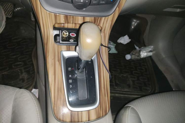 Used Nissan Sylphy 2014 1.6XV CVT Deluxe Edition Gear Lever