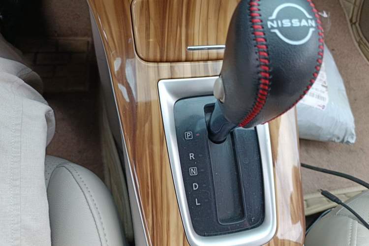 Used Nissan Sylphy 2014 1.6XV CVT Deluxe Edition Gear Lever