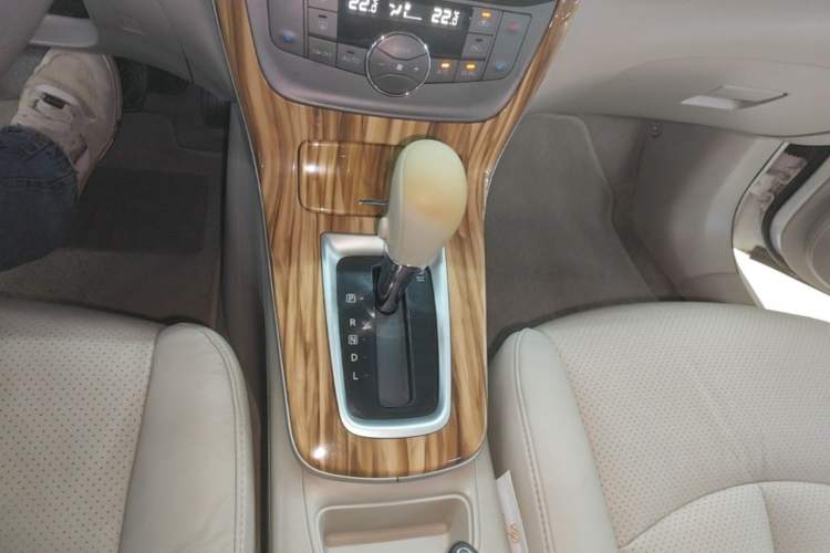 Used Nissan Sylphy 2014 1.6XV CVT Deluxe Edition Gear Lever