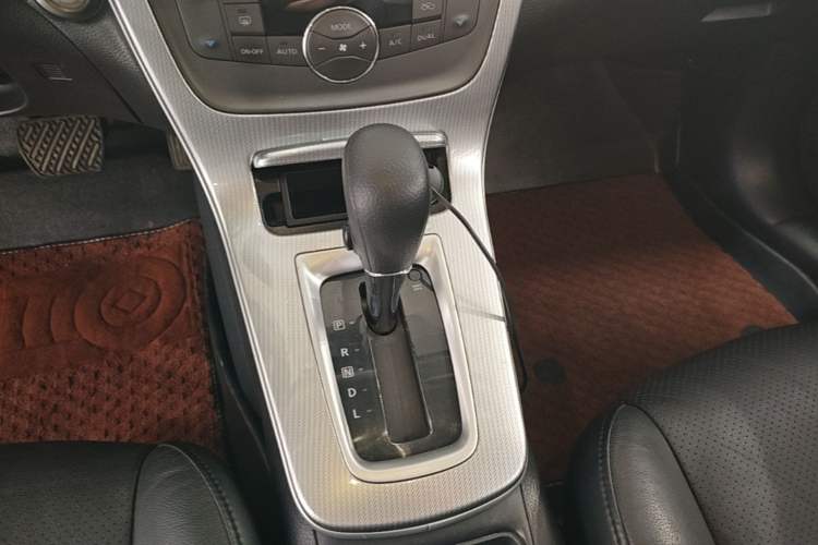 Used Nissan Sylphy 2014 1.6XV CVT Deluxe Edition Gear Lever