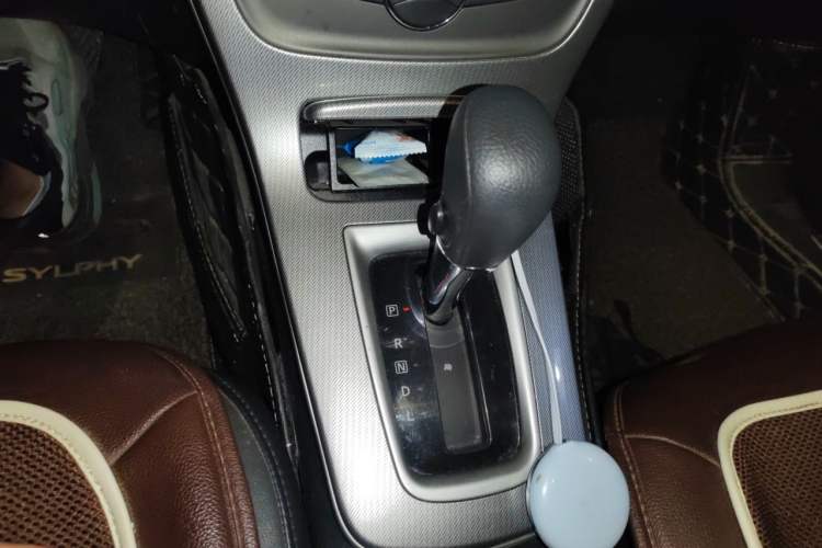 Used Nissan Sylphy 2014 1.6XV CVT Deluxe Edition Gear Lever