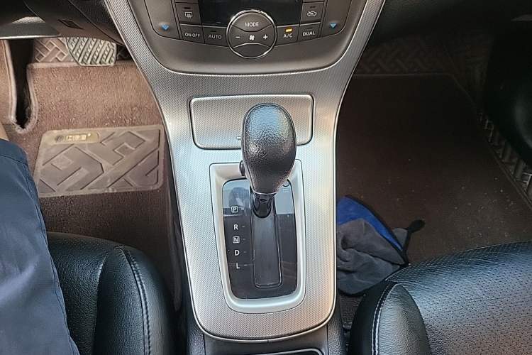 Used Nissan Sylphy 2014 1.6XV CVT Deluxe Edition Gear Lever